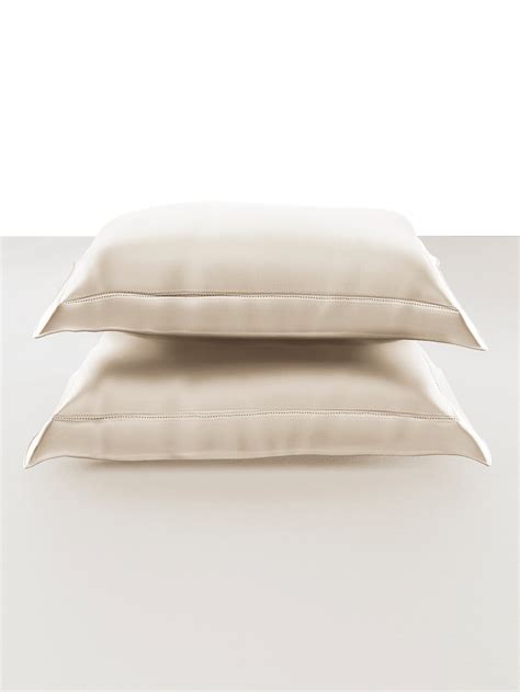 SNOW WHITE KING BED SHEET SET KING 274X274 CMS Bed Sheet Set | 210 TC ...