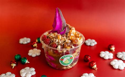 Winterberry Spice Superfruit Açaí or Pitaya Bowl | REVES Smoothie Café