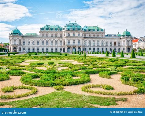 View with Belvedere Palace (Schloss Belvedere) Built in Baroque ...