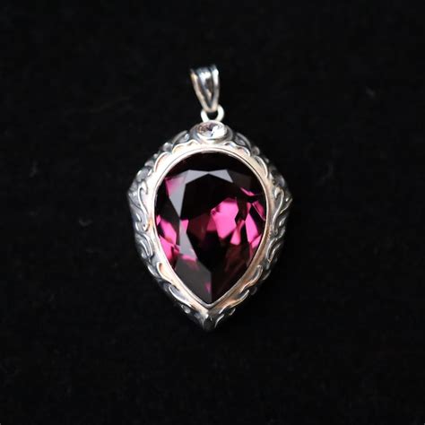 [Magic Jewel Shield]（魔法石の盾） クリスタルの色を選べる盾のペンダントトップ | Early Moon Magic ...