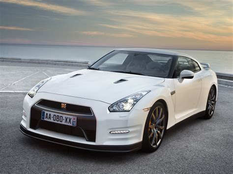 NISSAN GT-R (R35) - Facelift Specs, Performance & Photos - 2011, 2012, 2013, 2014, 2015, 2016 ...