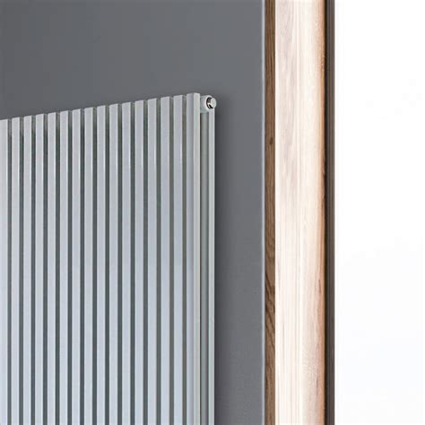 Hydraulic radiator with Carbon Steel Structure
