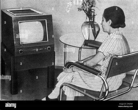 First TV Set 的图像结果
