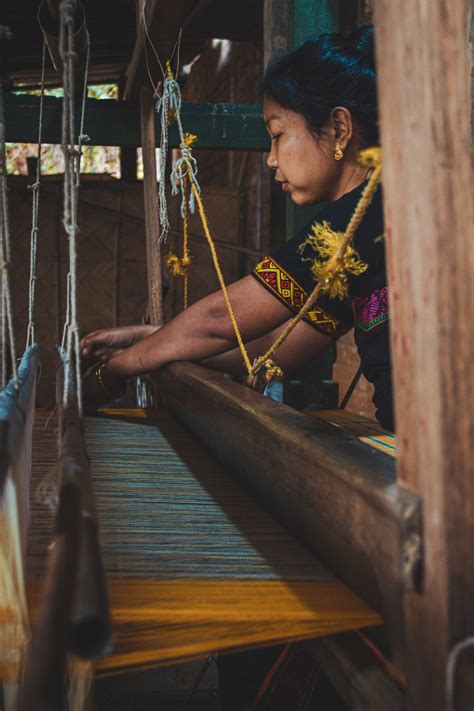 Buy Handloom Sarees Online – Mohi fashion