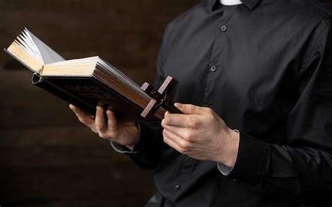 Rezultat imagine pentru Scripture Reading during a Funeral