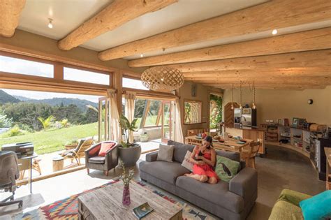 Houzz Tour: Living Inside The Earthship