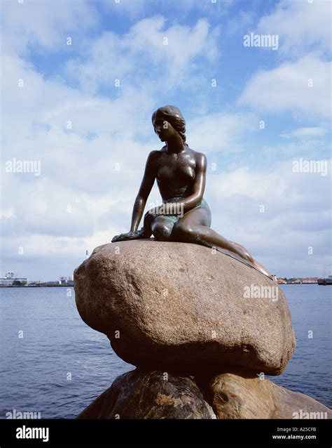 STATUE OF LITTLE MERMAID COPENHAGEN DENMARK Stock Photo - Alamy
