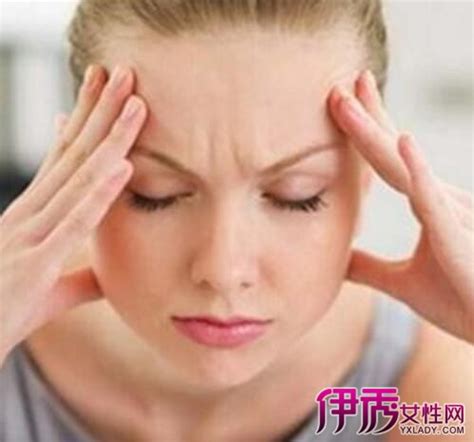 头疼的厉害怎么缓解疼痛（缓解头疼的17种自然疗法，帮助您减轻痛感） | 说明书网