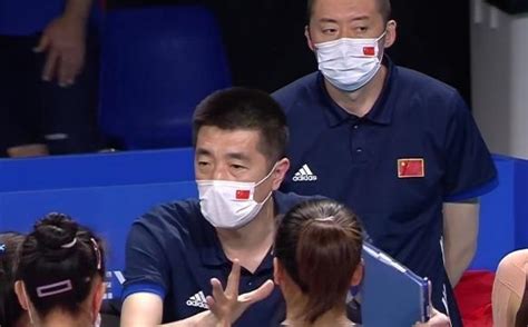 中国女排助教团：一人被球迷嘲讽，一人被队员无视、三人零差评_东方体育