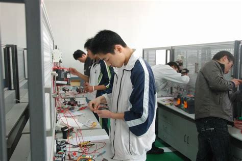 济南市开亚家电维修公司专业从事家用电器维修保养服务