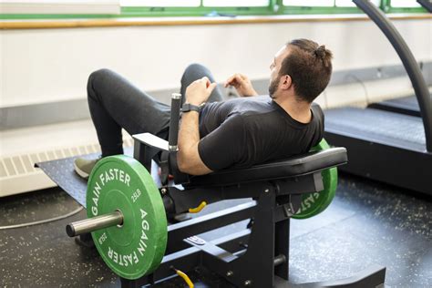 Male Hip Thrust Exercises The Beginner's Guide To The Hip Thrust