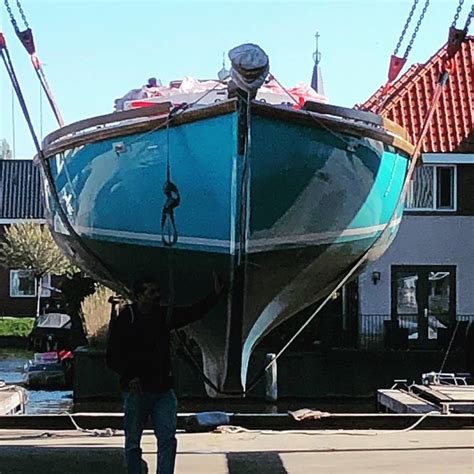 Breaking: Abhilash Tomy rescued; sailor in conscious state - IBTimes India