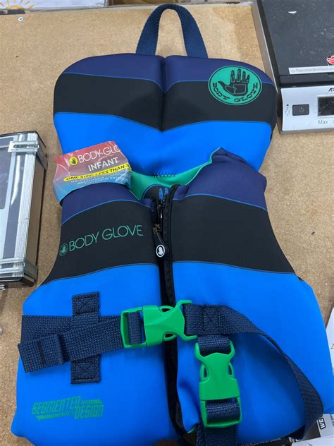 Body Glove Infant PFD - U.S. Coast Guard-Approved (One Size, Up To 30 ...