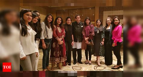 FAKE ALERT: No, this is not a photo of Shashi Tharoor with wives of ...