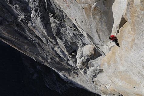 Free Solo Climber Alex Honnold Ascends Yosemite's El Capitan Without a Rope | National Geographic
