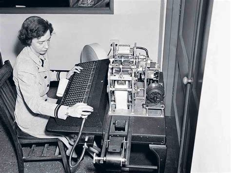 Grace Hopper JavaScript App 的图像结果