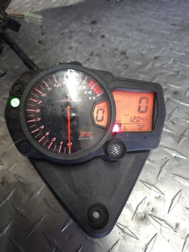 2005-2006 SUZUKI GSXR 1000 SPEEDOMETER TACH GAUGES DISPLAY CLUSTER 12k ...