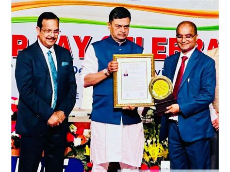 Union Power Minister confers Sh. N L Sharma with CBIP Outstanding ...