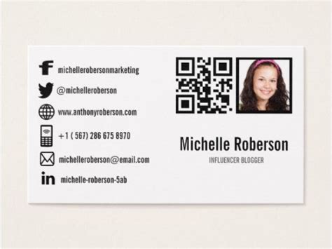 Business Cards with Social Media Icons 的图像结果