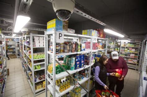 Companies And Stores Are Making Use Of AI To Track Social Distancing ...