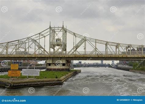NYC, Macombs Dam Bridge editorial photo. Image of waterway - 54588831