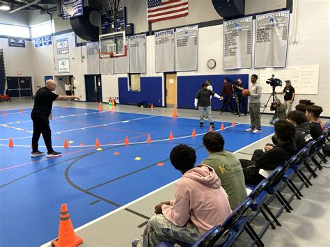 NBA Official of 18 Years Holds Clinic at Southeastern Regional ...