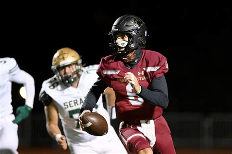 Oaks Christian football holds off St. Bonaventure to win Marmonte ...