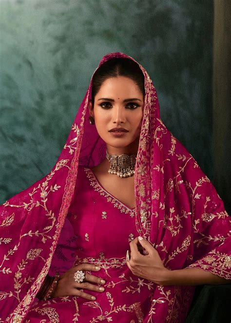 Queen Pink Embroidered Soft Silk Saree – Zari Banaras