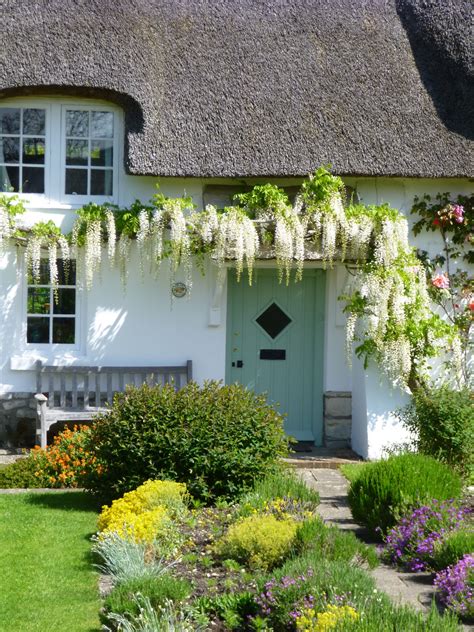 Janet Comer on Instagram: “Quintessentially chocolate box England at its best, straight out of a ...