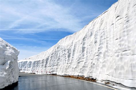 Visit the Japanese Alps for the Deepest Snow in the World - Condé Nast ...