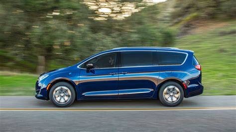 2017 Chrysler Pacifica Hybrid: Plug-In Minivan Offers 30 Miles Of Electric Range