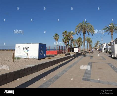 Costa Dourada beach and its cliffs: the first beach in Bahia from south to north.
