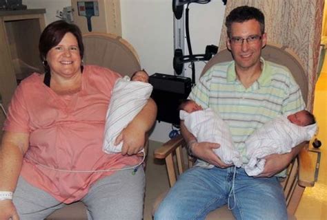 美国42岁妇女自然受孕产三胞胎(图)_育儿新闻_新浪育儿_新浪网