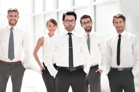 People Standing in an Office HD 的图像结果