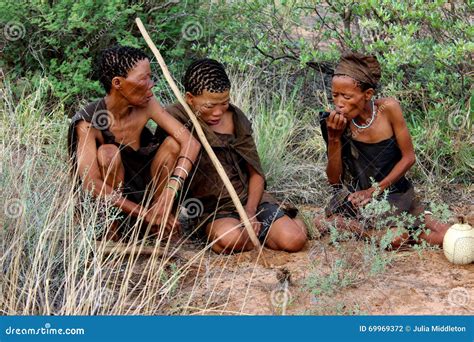 San Bushmen tribe editorial photography. Image of culture - 69969372