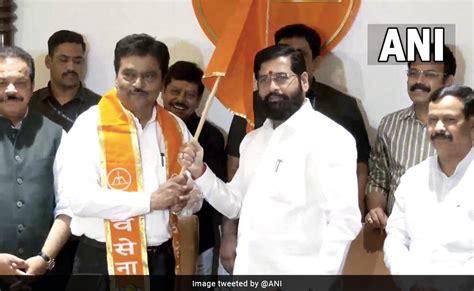 महाराष्ट्र : उद्धव ठाकरे गुट को करारा झटका, पूर्व मंत्री दीपक सावंत ने ...