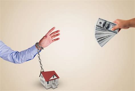 如果有房贷200万，家庭月收入多少才合适？_还款