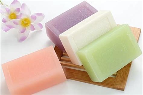 透明皂、增白皂和普通肥皂有什么不同？_百度知道