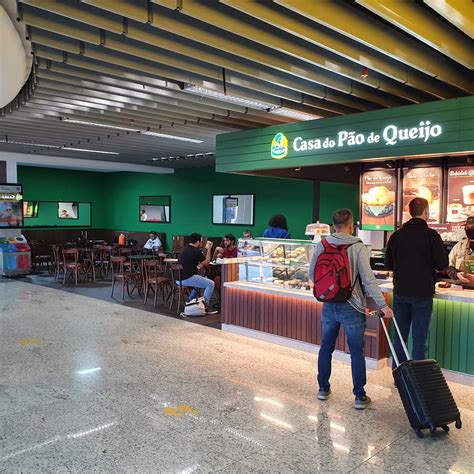 Aeroportos de Curitiba e Palmas inauguram unidades da Casa do Pão de Queijo