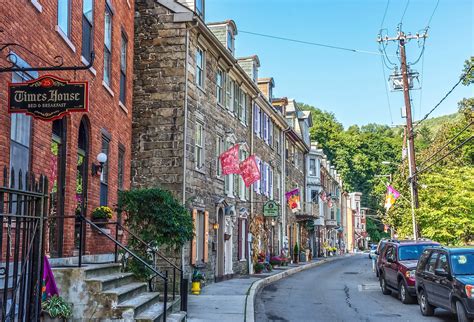 11 Best Small Towns To Visit In the Poconos