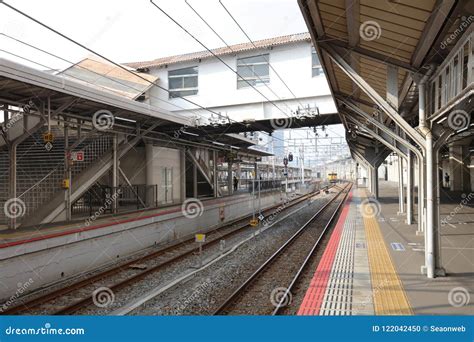 Local Train Below 的图像结果