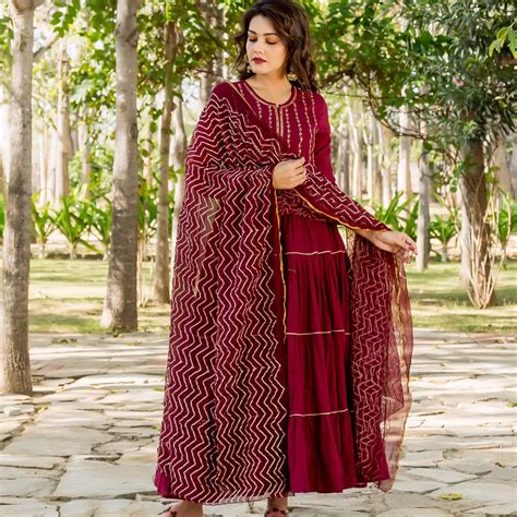 Maroon Tiered Hand Embroidered Dress – MISSPRINT