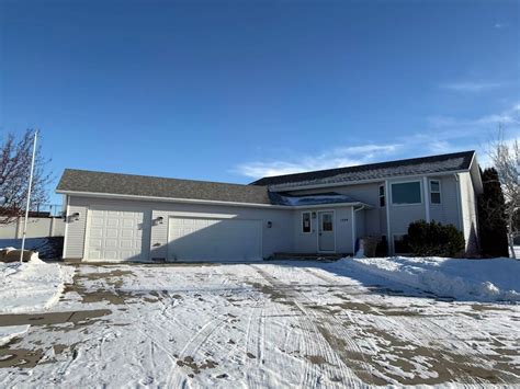 1904 Lakeside St, Minot, ND 58703 | Homes.com