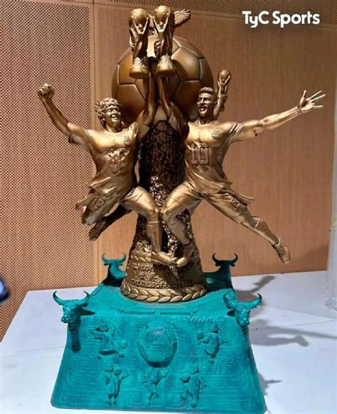 足球奖杯 的图像结果