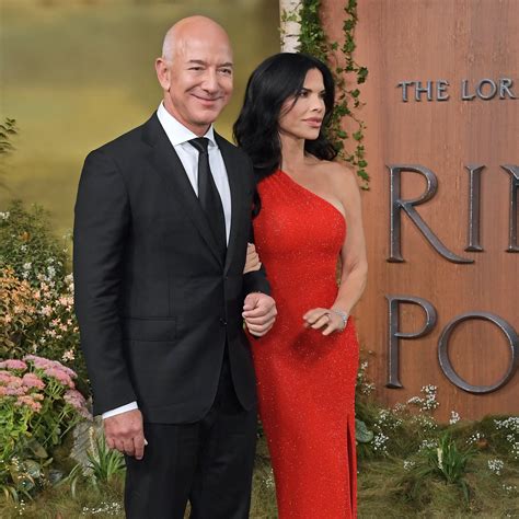 Jeff Bezos To Sign Prenuptial Agreement With Girlfriend Lauren Sanchez ...