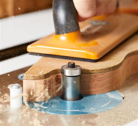 Using a Router with Flush Cutting Bit 的图像结果