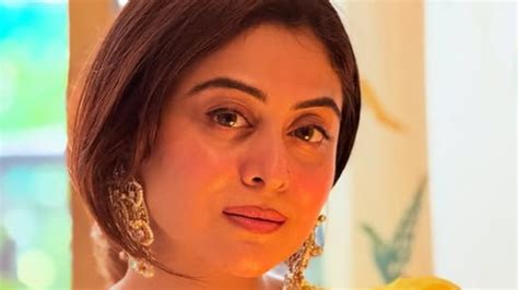 Falaq Naaz Slams Muslim Actors For Silence Amid India-Pakistan Conflict ...