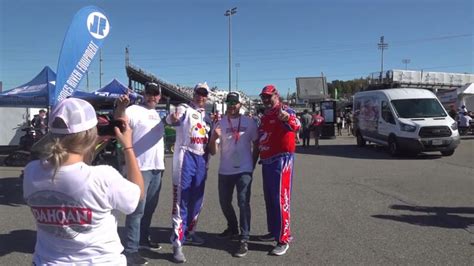 NASCAR fans 'shake and bake' before the race