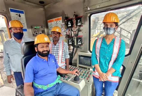 Shri Prahlad Joshi congratulate Shivani Meena for Joining Rajrappa ...