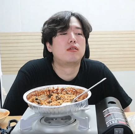 동수칸 립스틱 발랐나 - 치지직 - 에펨코리아
